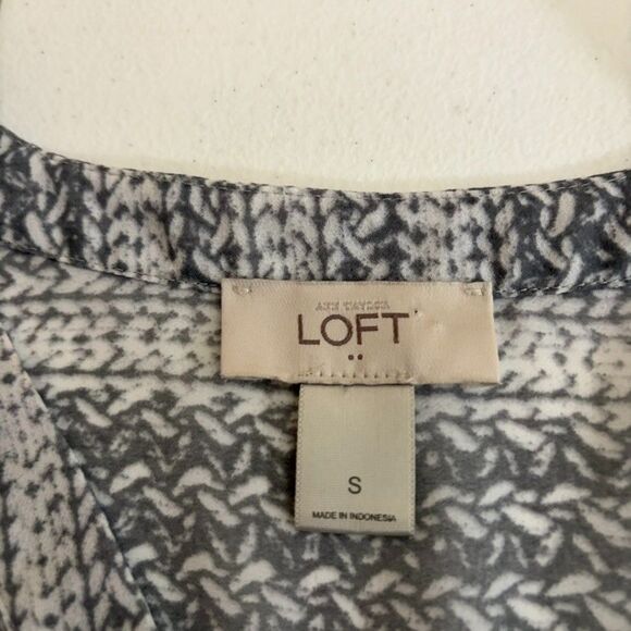 Loft Tank Top Women's Small V-Neck Sheer Lightweight Popover Shirt Printed - Picture 6 of 8